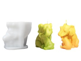 Elefante sentado con hijo